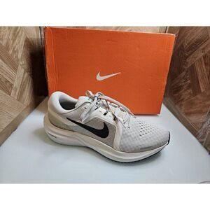 Brand New Nike Women's  Air Zoom Vomero 16 Running Shoes 10. 204